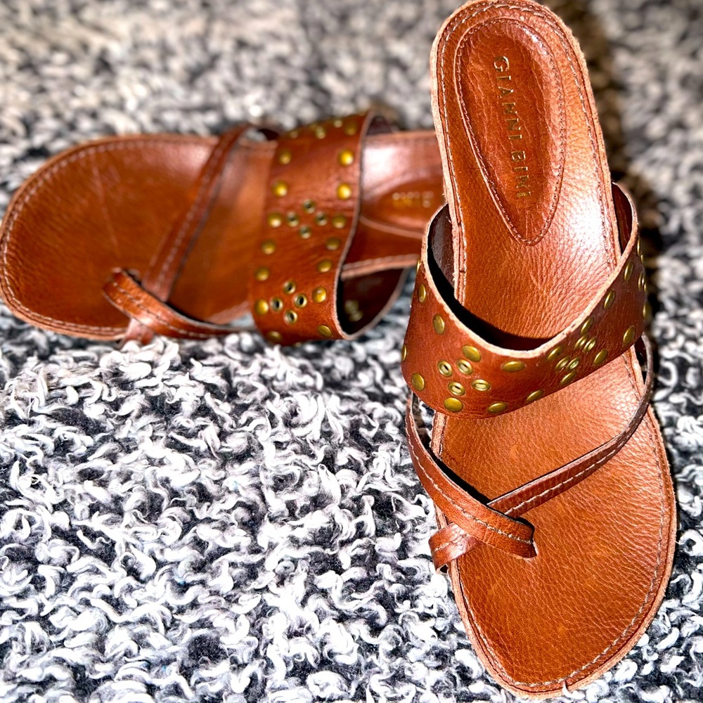 Gianni Bini Size 6 Cognac Toe Sandal Wedge